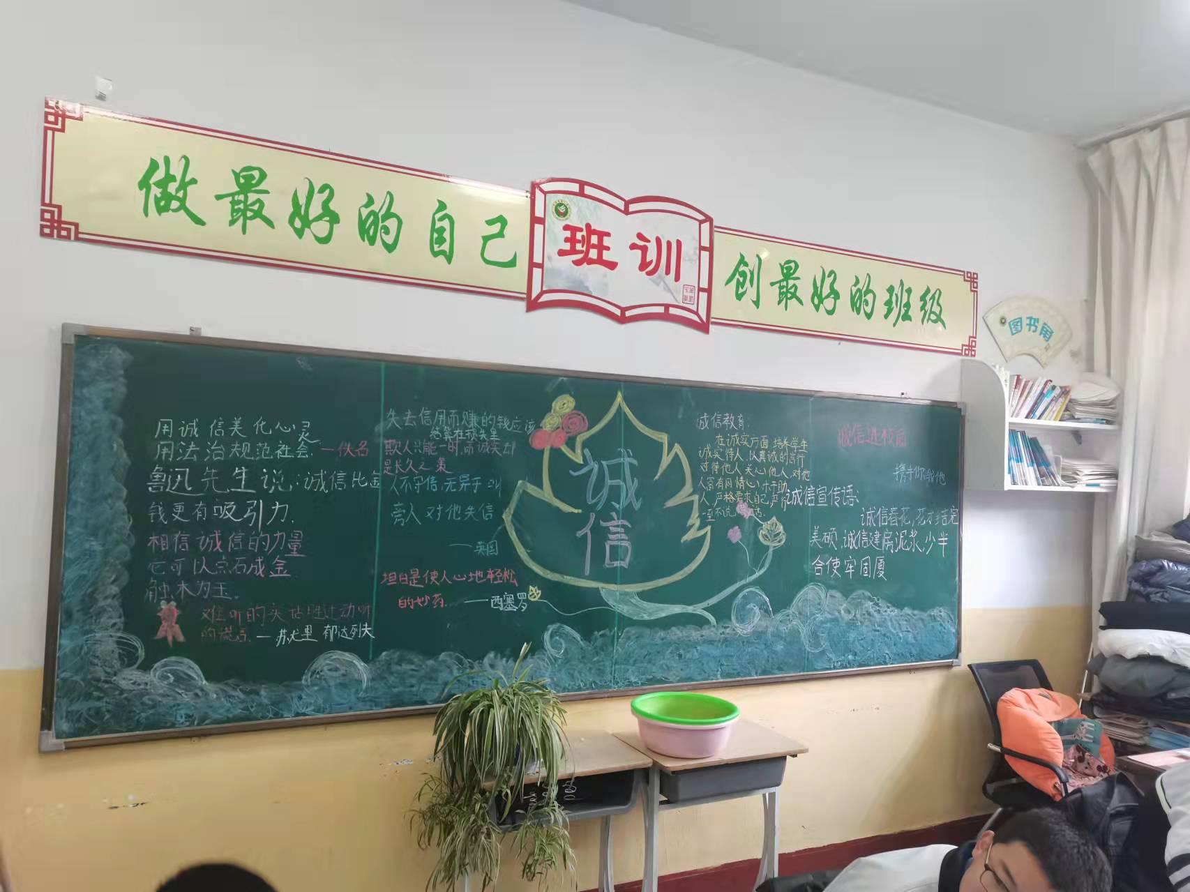 355a405f27d7450caa32d9b497dc5572.Jpeg